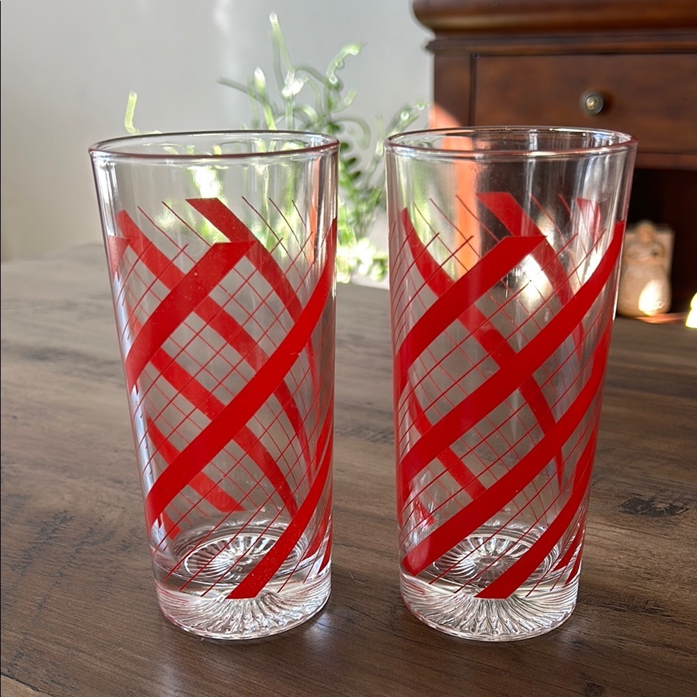 Set of 2 vintage Red Patterned Glass Tumblers